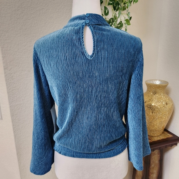 NWT Calligraphie Emerald Green Velvet Blouse with Bell Sleeve Size Small - Picture 2 of 12